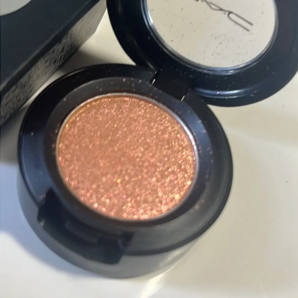🌙💕Mac Tutu Good Frost Eyeshadow
